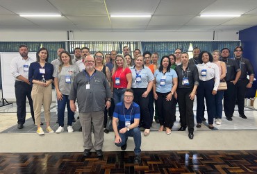 Curso prático de tratamento de pisos é apresentado em Blumenau