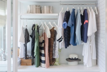 Confira 5 dicas para evitar mofo em roupas e móveis no inverno